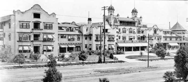 Hollywood Hotel 1905 - Photo from <a href='http://www.lapl.org'>Los Angeles Public Library</a> Hollywood Hotel 1905 - Photo from <a href='http://www.lapl.org'>Los Angeles Public Library</a>